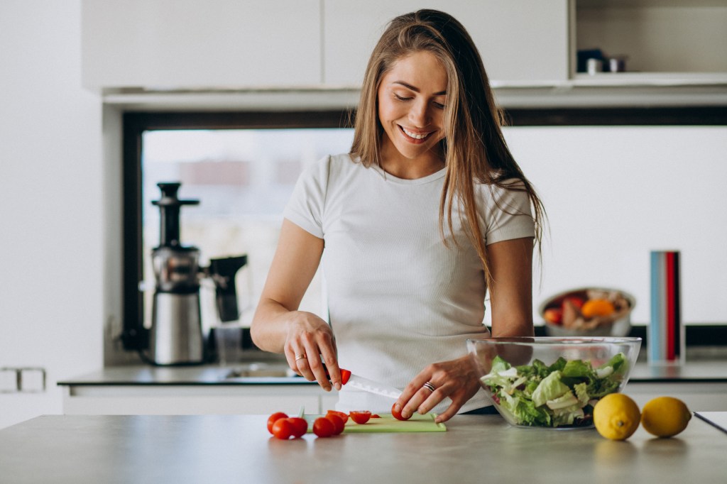 EN EL TRABAJO DESDE CASA, CUIDA TU&nbsp;ALIMENTACIÓN